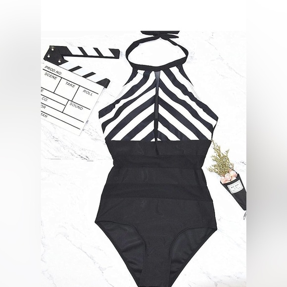 Black and White Striped ladies  One Piece Swimsuit New without tags - Picture 2 of 4